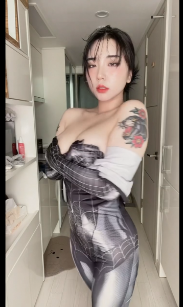 超丰满OnlyFangsEch1h 【623P 72V 3.2G】