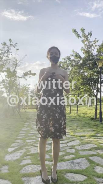 『小小星』全裸公园街道露出 [2V 1.55G ]