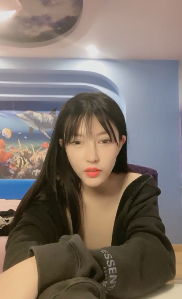 七囍少女 肥厚的蝴蝶批刮毛白虎扣B自慰【8v/3.55G】