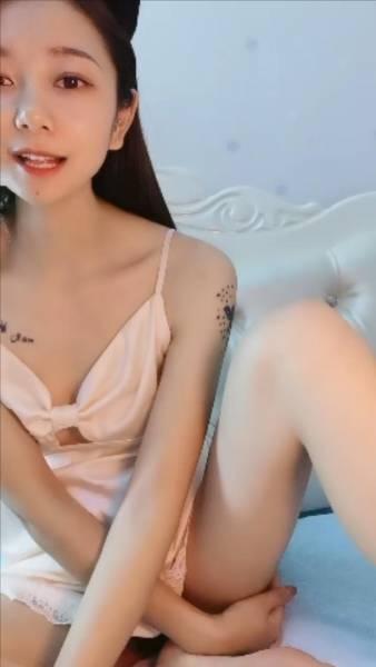 温柔型高颜值甜美女神，开档肉丝美腿[1V 1005M][百度盘]