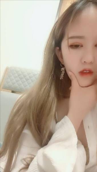 颜值网红脸女神露脸琅琊榜自慰手上戴套拳交[1V 483M][百度盘]