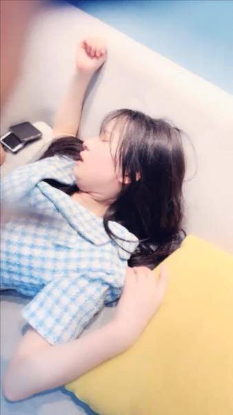 第一女探屌回归带好妹妹一起直播大秀激情4P[1V 432M 百度盘]