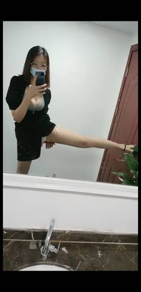 风骚小律师_上班期间跳蛋塞穴.厕所露出特写骚穴【3.4G】