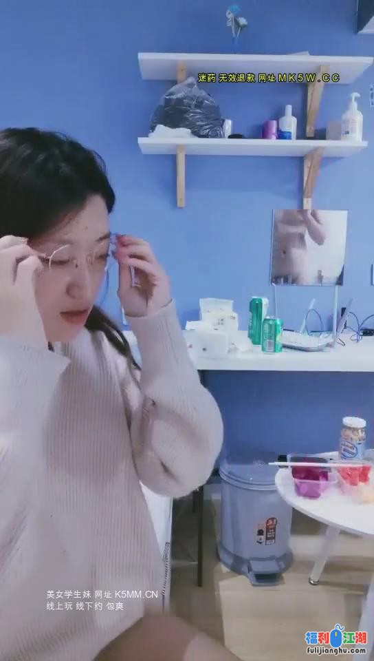 9分颜值纯又骚眼镜妹，小情侣居家操逼，抓着头发猛插嘴，69姿势深喉扣穴，掰开双腿爆操1V 709MB【百度网盘】