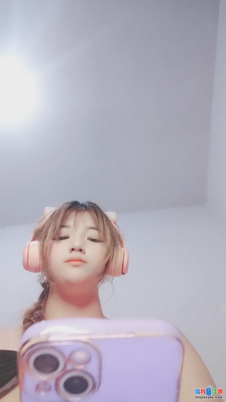 白虎小骚逼，露脸颜值小可爱，清纯萝莉没想到这么骚1V 1.71G【百度网盘】