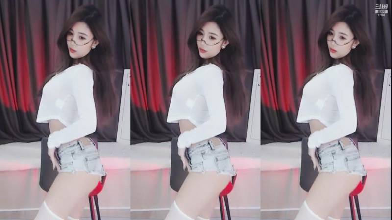 斗鱼 招财小卡车 超短裤连体丝袜热舞 11v671m 度盘