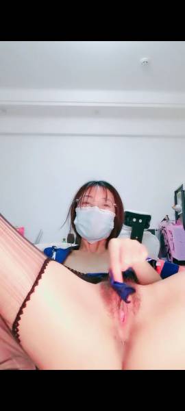 自录）青涩眼睛学妹小露娜3.30[1v393mb]百度云