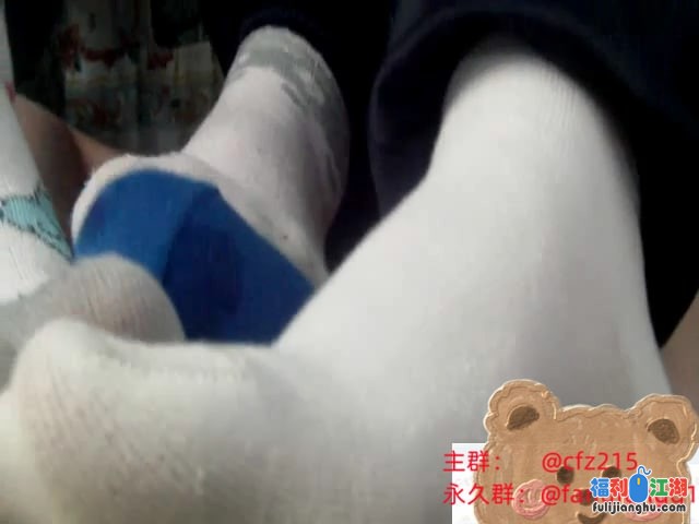 精选小众资源！三个初中生被带至私密房间边做作业边足交！超清晰女孩们清脆唠嗑 都有露脸