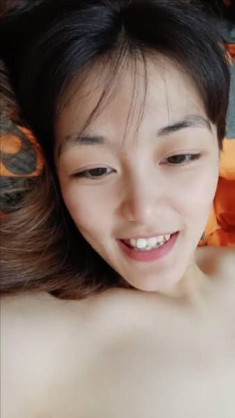 小虎牙清纯小姐姐，为赚钱和小男友下海[1V 566G][百度盘]