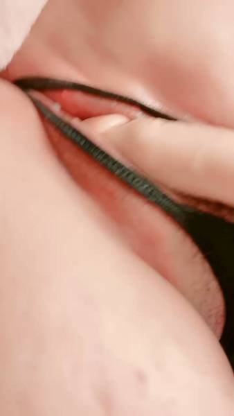 H罩杯奶霸！眼镜骚御姐！一脸淫荡开档情趣[1V 324M][百度盘]