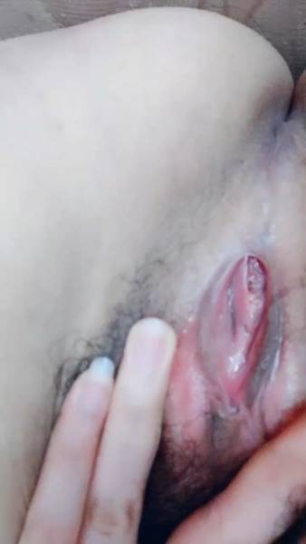 美女大学生颜值高~逼逼粉嫩~白蔚寝室特写[1V 634M][百度盘]