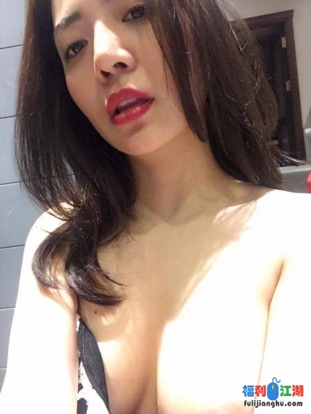 外企风韵犹存御姐私下竟是反差婊与小青年各种自拍【4.4G】