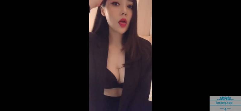 【花椒】小西瓜大尺度露点私拍一对一福利（20V/229M）[百度盘]