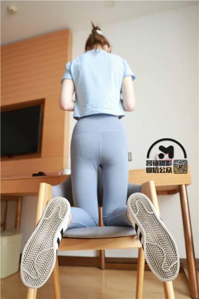 YM传媒-紧身裤里丝棉袜学妹足秀[100P+1V/0.98G ]