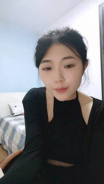 【七七爱吃饭】，湖南妹子，高颜值清纯9分[2V 676M 百度盘]