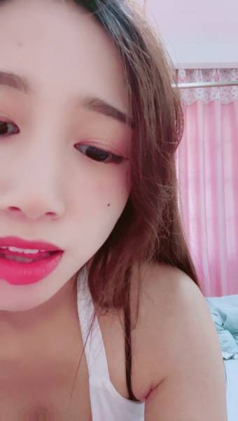 极品黑丝月儿~轻车熟路驾驭大黑牛~表情骚浪[1V 187M 百度盘]