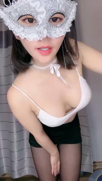 气质面罩网红女神！爆乳美臀身材超棒！ [1V 703M 百度盘]