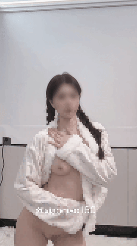 【重磅】大学舞蹈生【小乔（以安）】最新付费裸舞 新舞蹈【15V】【262M】